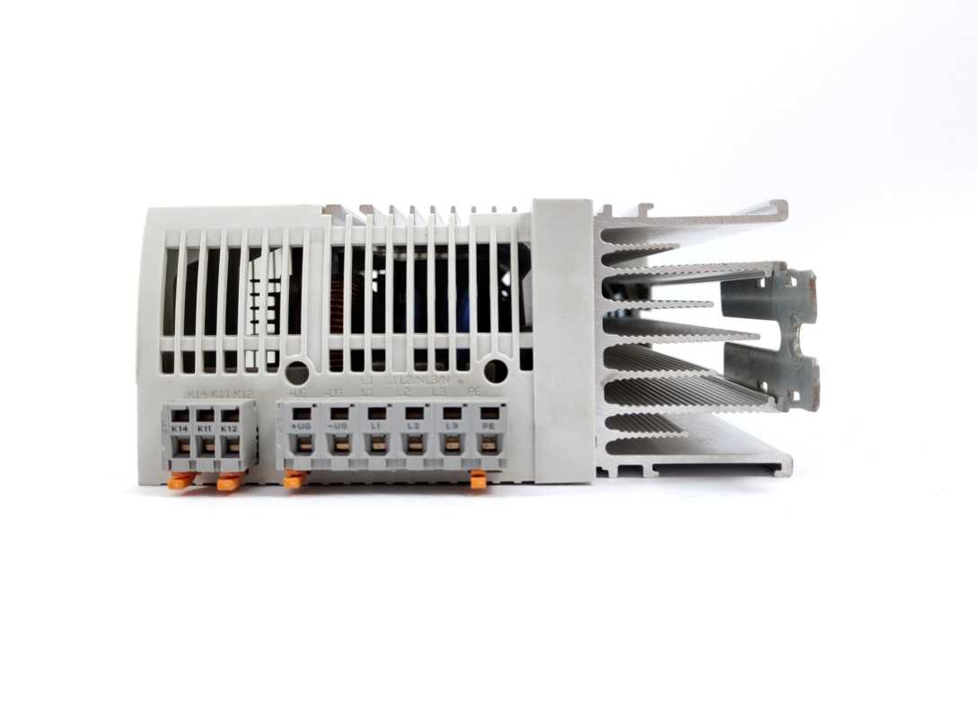 LENZE E82EV152P4C 13015367, 8200-series E82EV152_4C