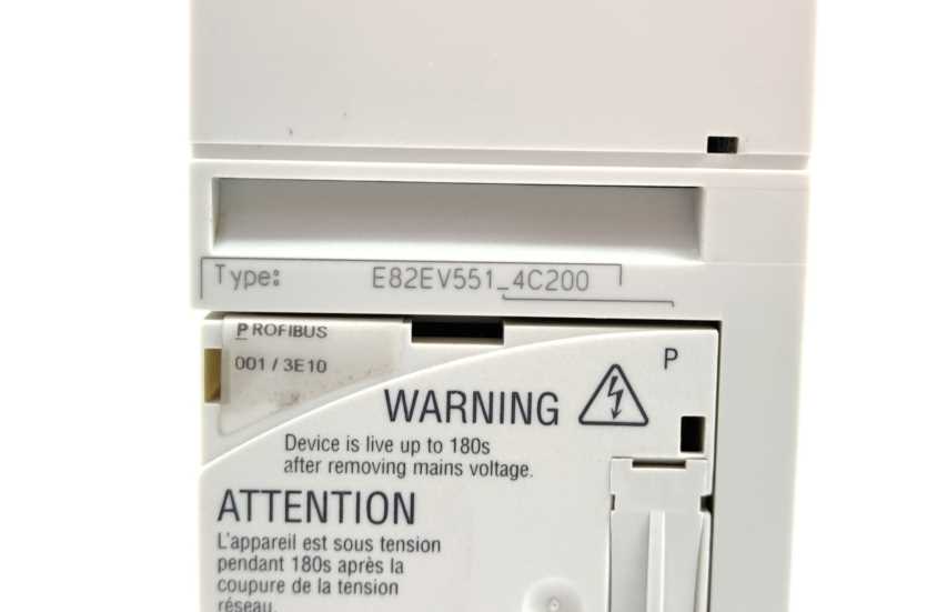 LENZE E82EV551P4C200 13142238, 8200-series E82EV551_4C200