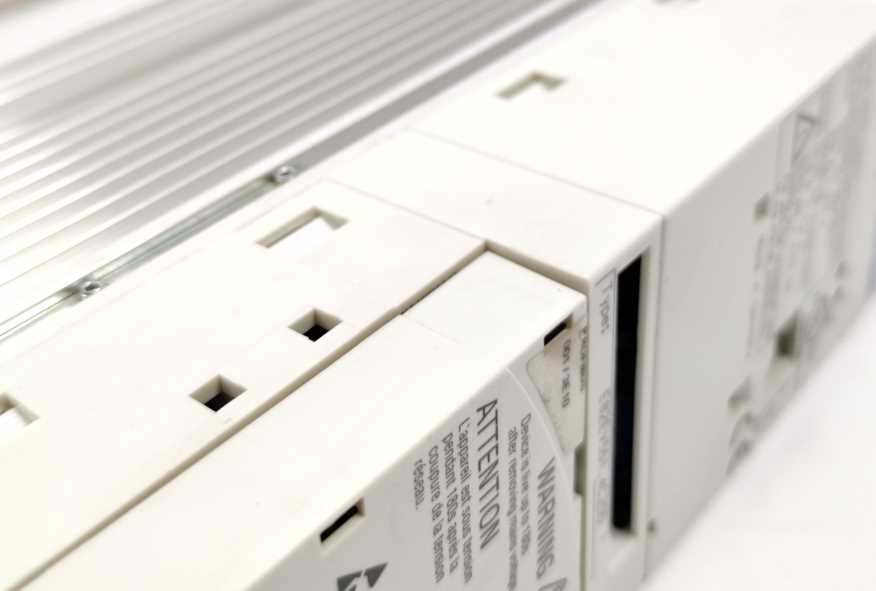 LENZE E82EV551P4C200 13142238, 8200-series E82EV551_4C200