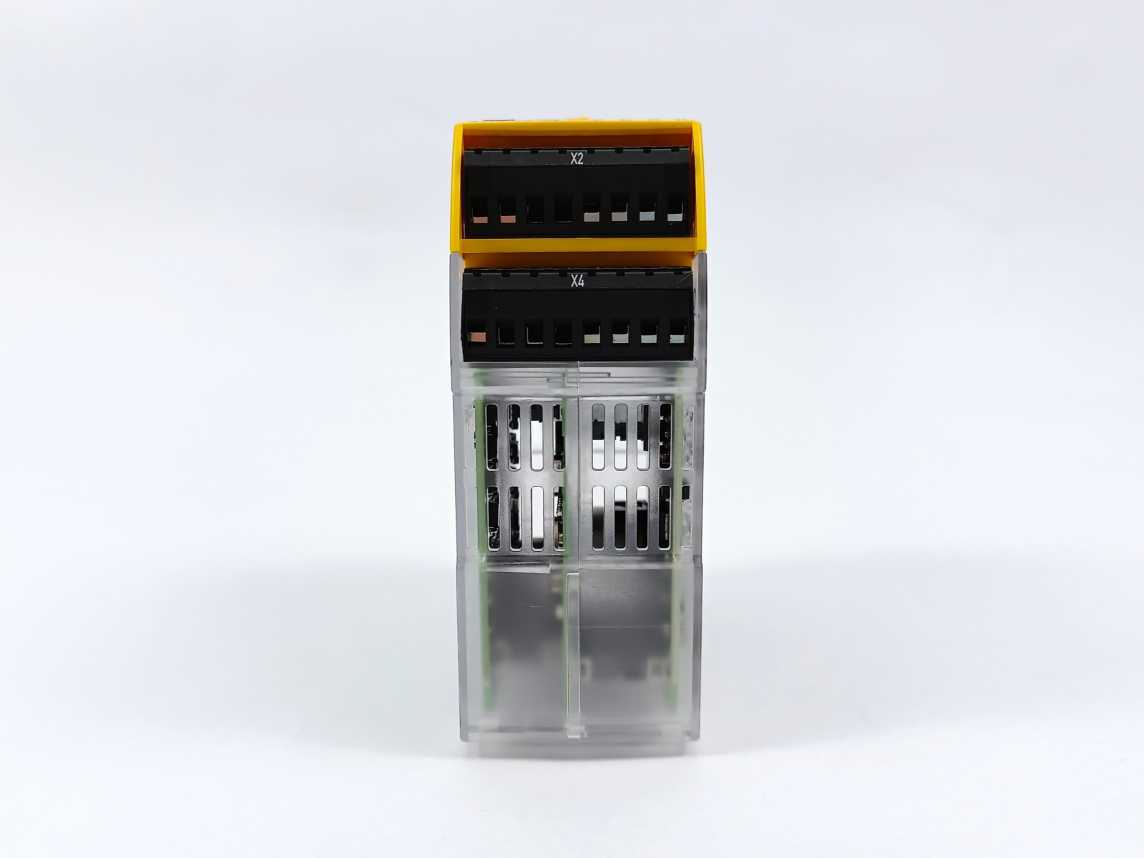 Pilz 772000 PNOZ mm0p Safety Relay Switch w/ Chipcard