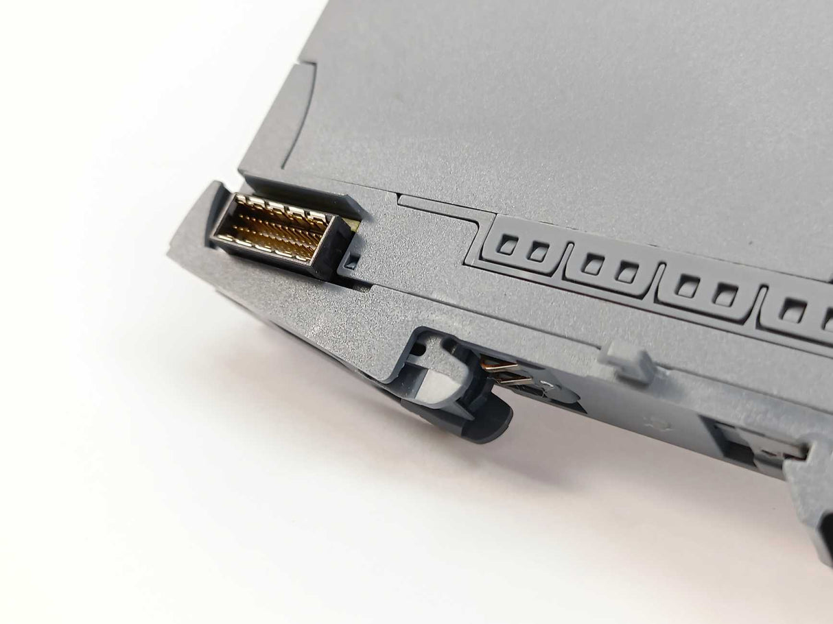 Siemens 6ES7131-6BF00-0BA0 SIMATIC ET 200SP + 6ES7193-6BP20-0BA0