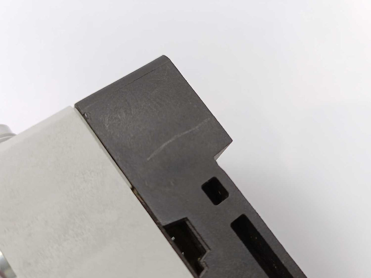 Siemens 3RG9001-0AC00 Interface User Module W/ Telemecanique XZS DE1113