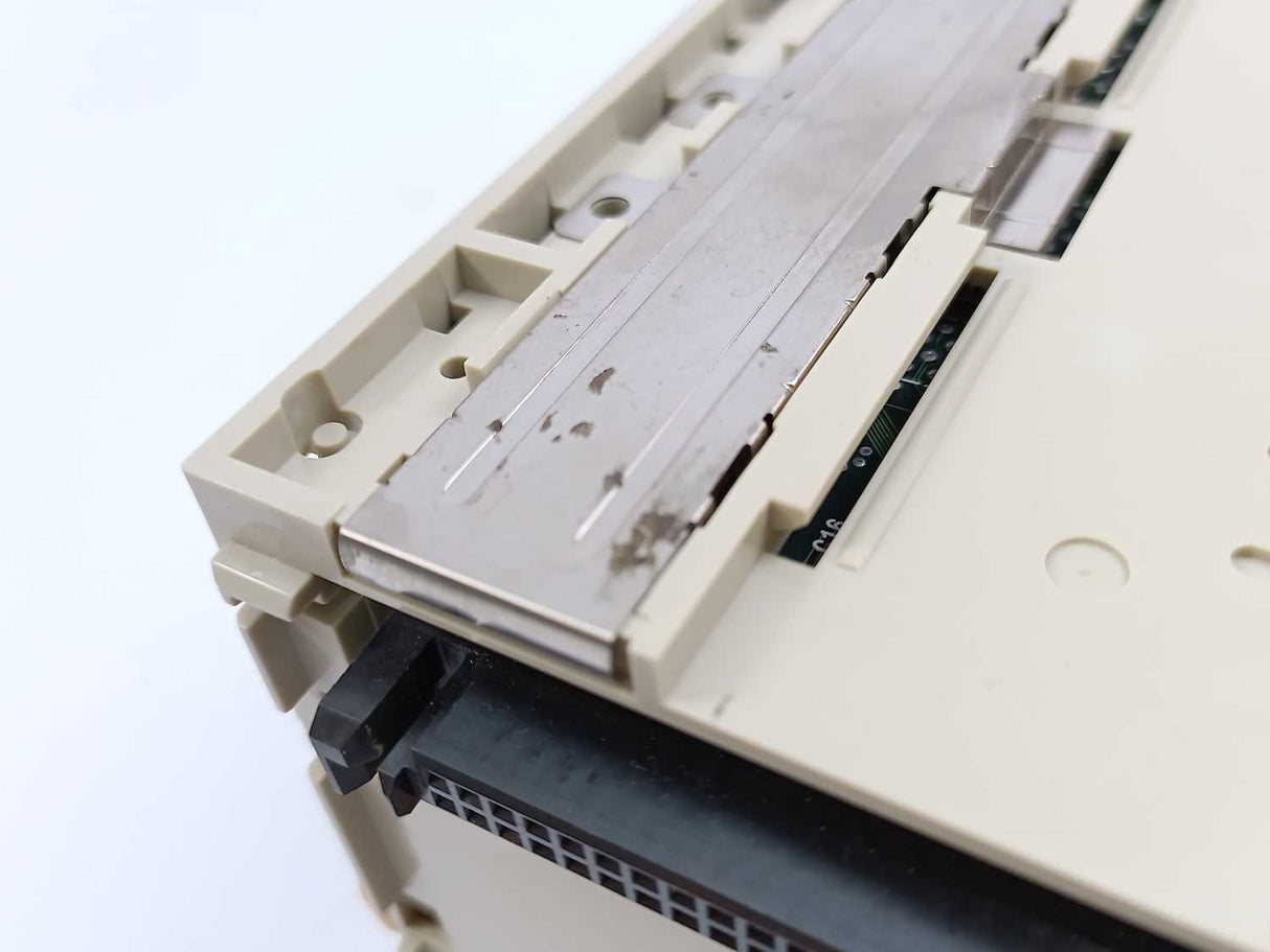 OMRON CQM1-CPU11-E 24 VDC. CPU Unit