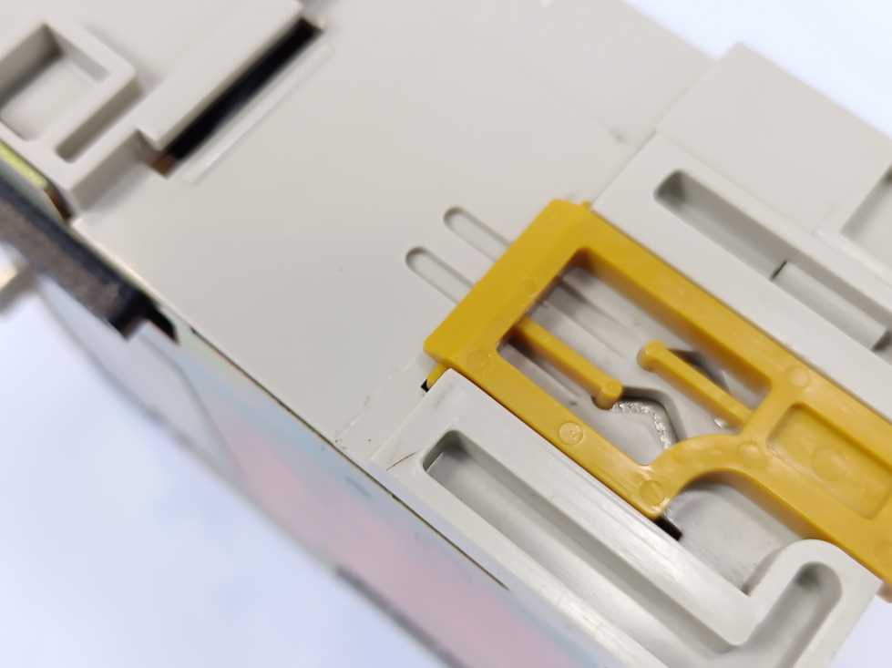 OMRON CQM1-PA203 Power Supply Unit 50-60 Hz.