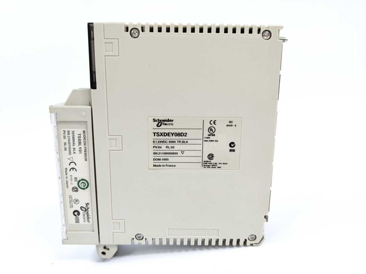 Schneider Electric TSXDEY08D2 With TSXBLY01