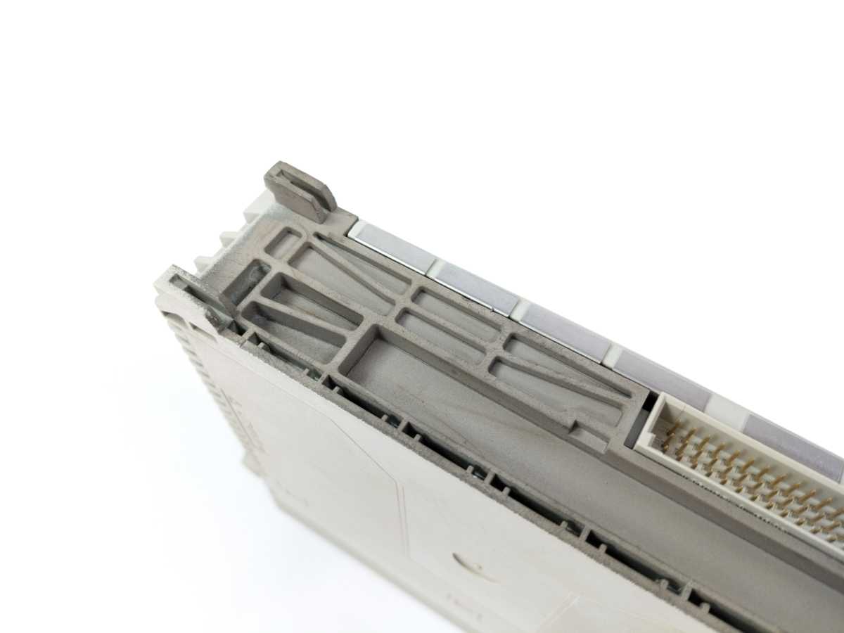 Schneider Automation TSXDSY08T2 With TSXBLY01