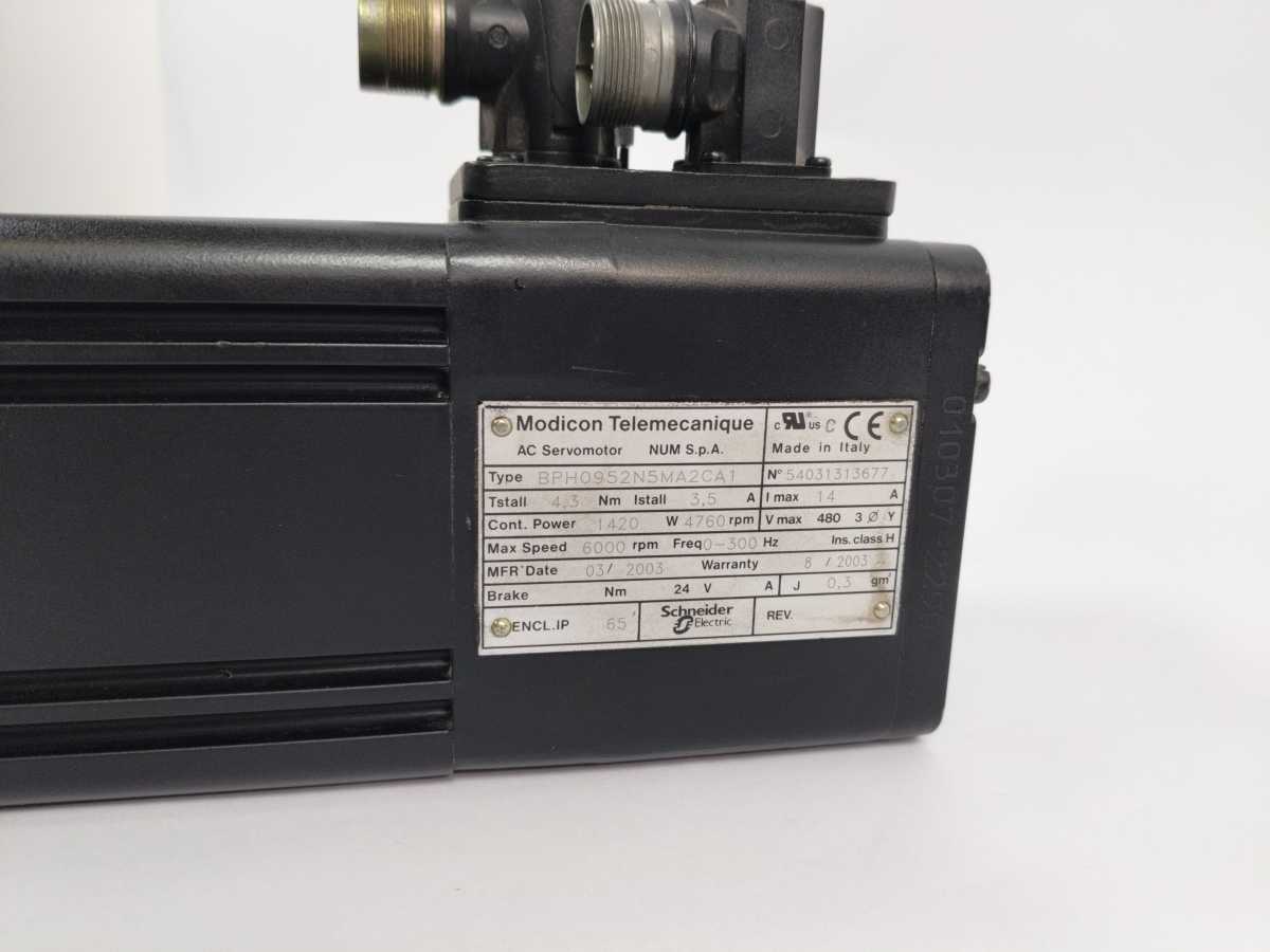 Schneider Electric BPH0952N5MA2CA1 Servo Motor