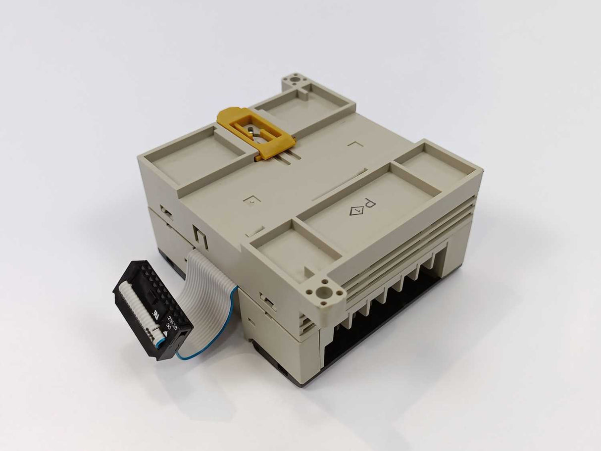 OMRON CPM1A-20EDR1 In/Out Unit