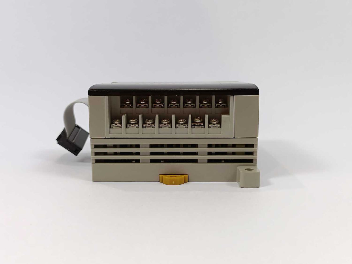 OMRON CPM1A-20EDR1 In/Out Unit