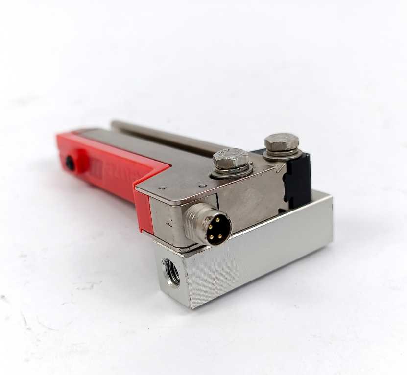 Leuze 50128004 GS 63B/6.3-S8 Fork Photoelectric Sensor