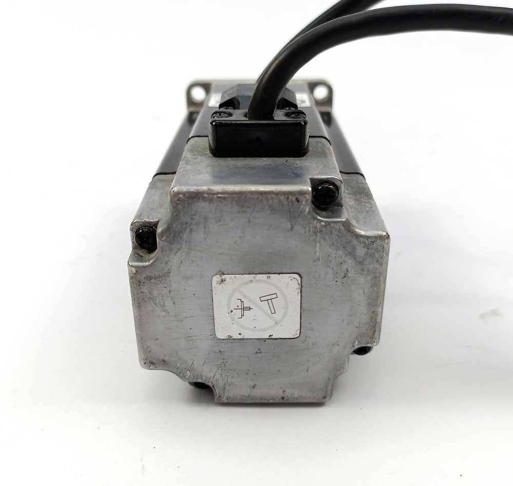 OMRON R7M-A40030-S1 AC Servo Motor, one cable connector missing.