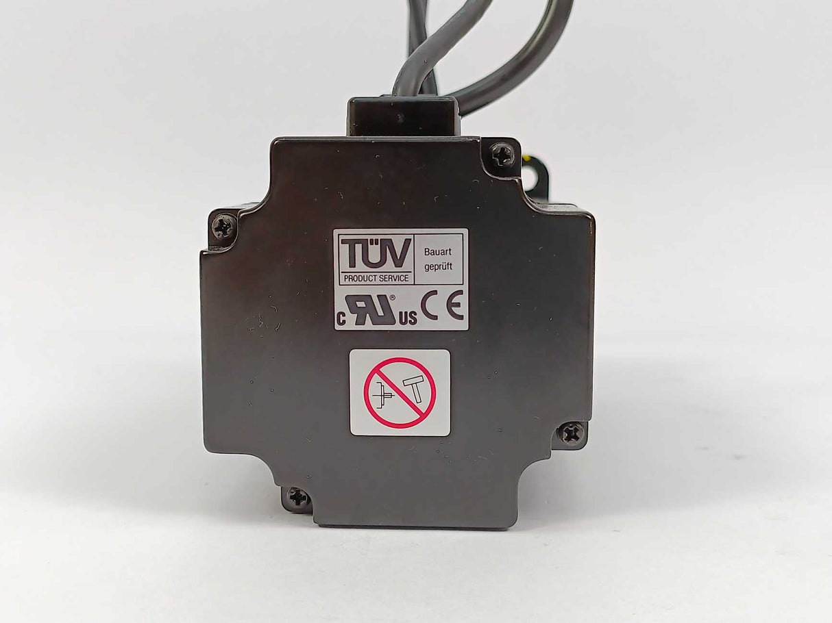 OMRON R88M-W75030T AC Servo Motor