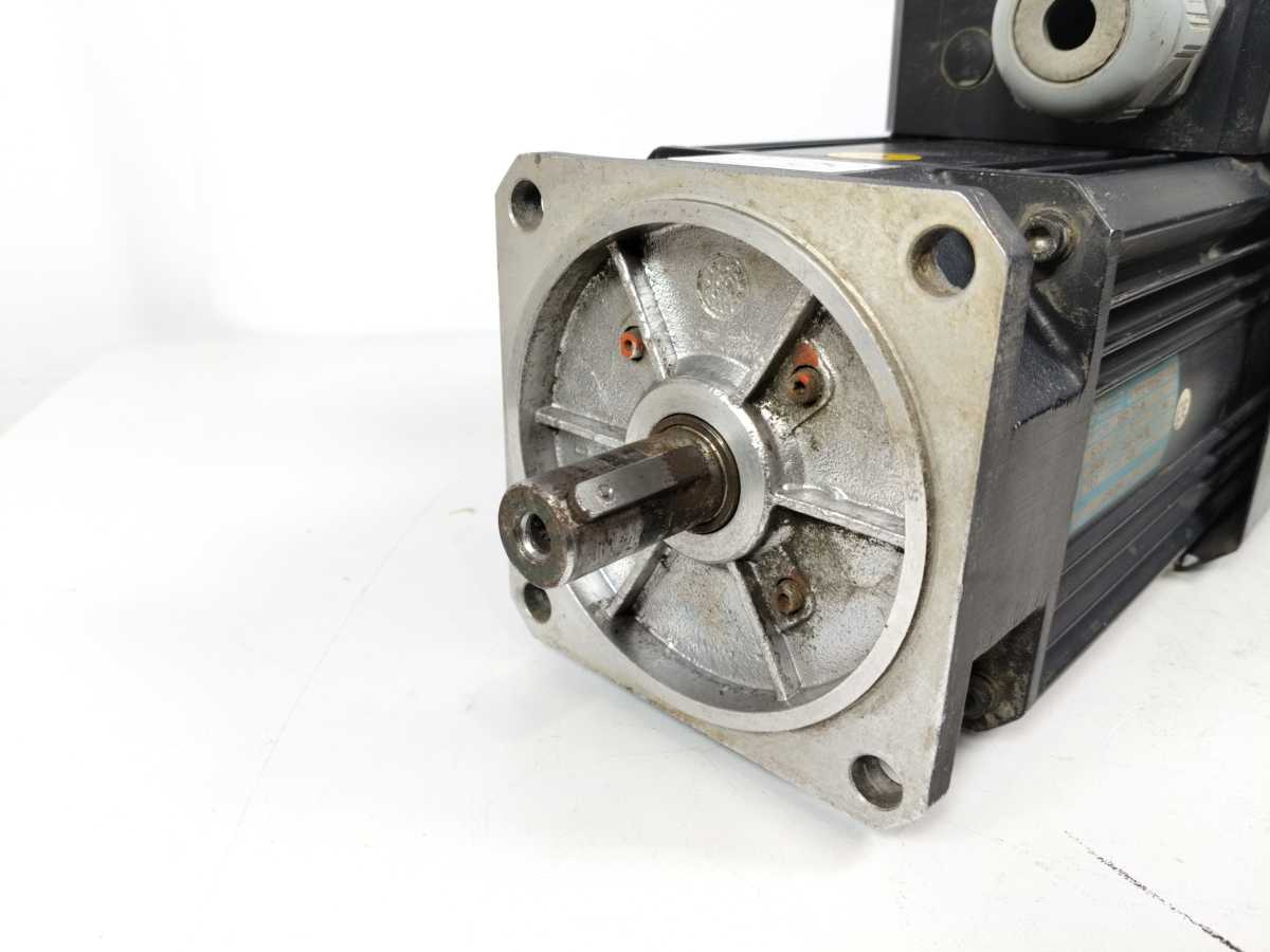 Baumüller W2S130-AB03-10 DSO 71-K Servomotor 220V 6,3 kW