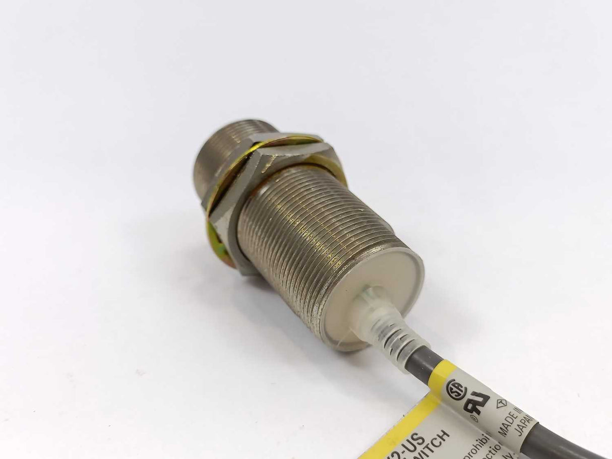 OMRON E2E2-X10Y2-US Proximity Switch 24-240VAC