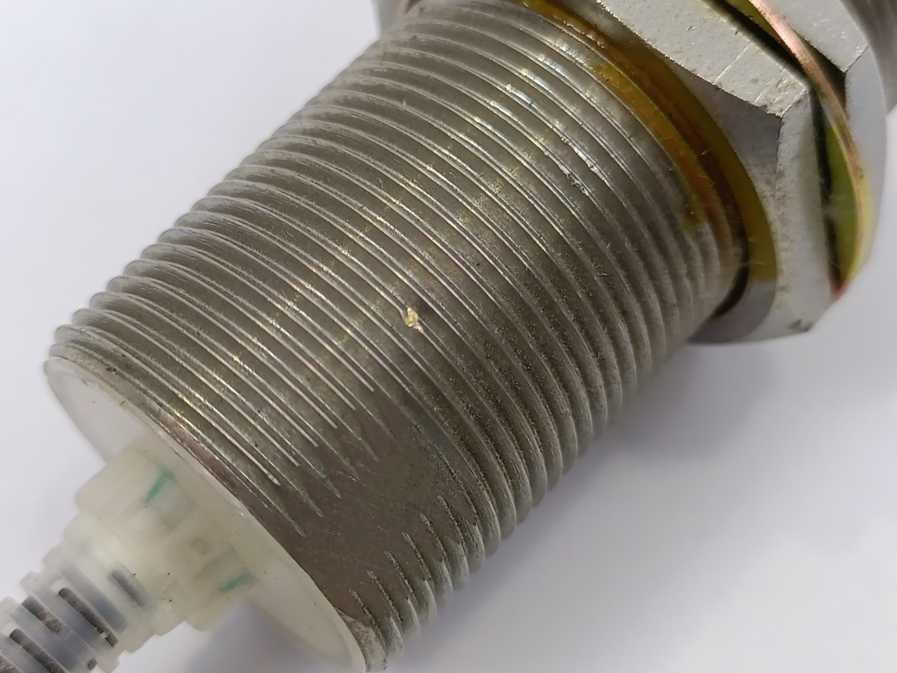 OMRON E2E2-X10Y2-US Proximity Switch 24-240VAC