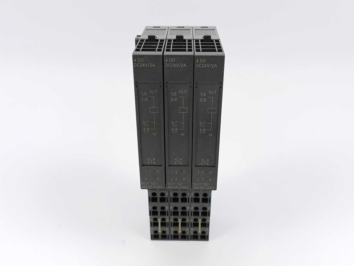 Siemens 6ES7 132-4BD30-0AA0 SIMATIC S7 w/ 6ES7 193-4CA40-0AA0 3pcs. batch