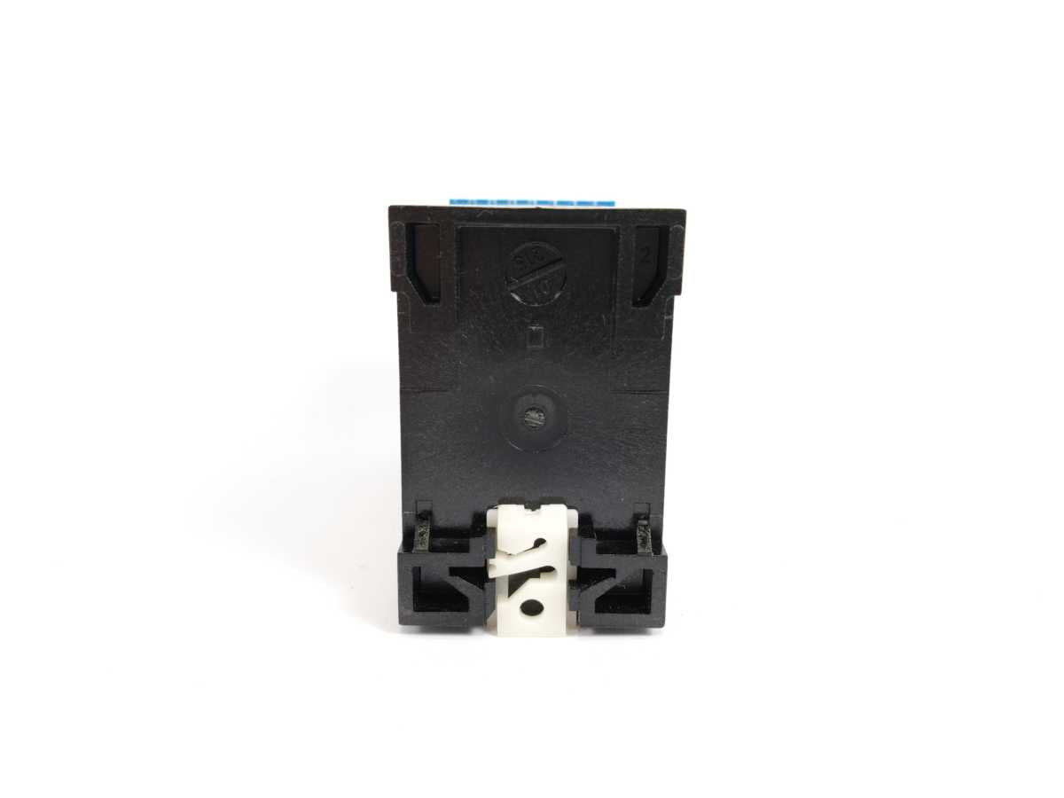 Duelco A/S 42032308 NST-8 Emergency Stop Safety Relay 230 VAC
