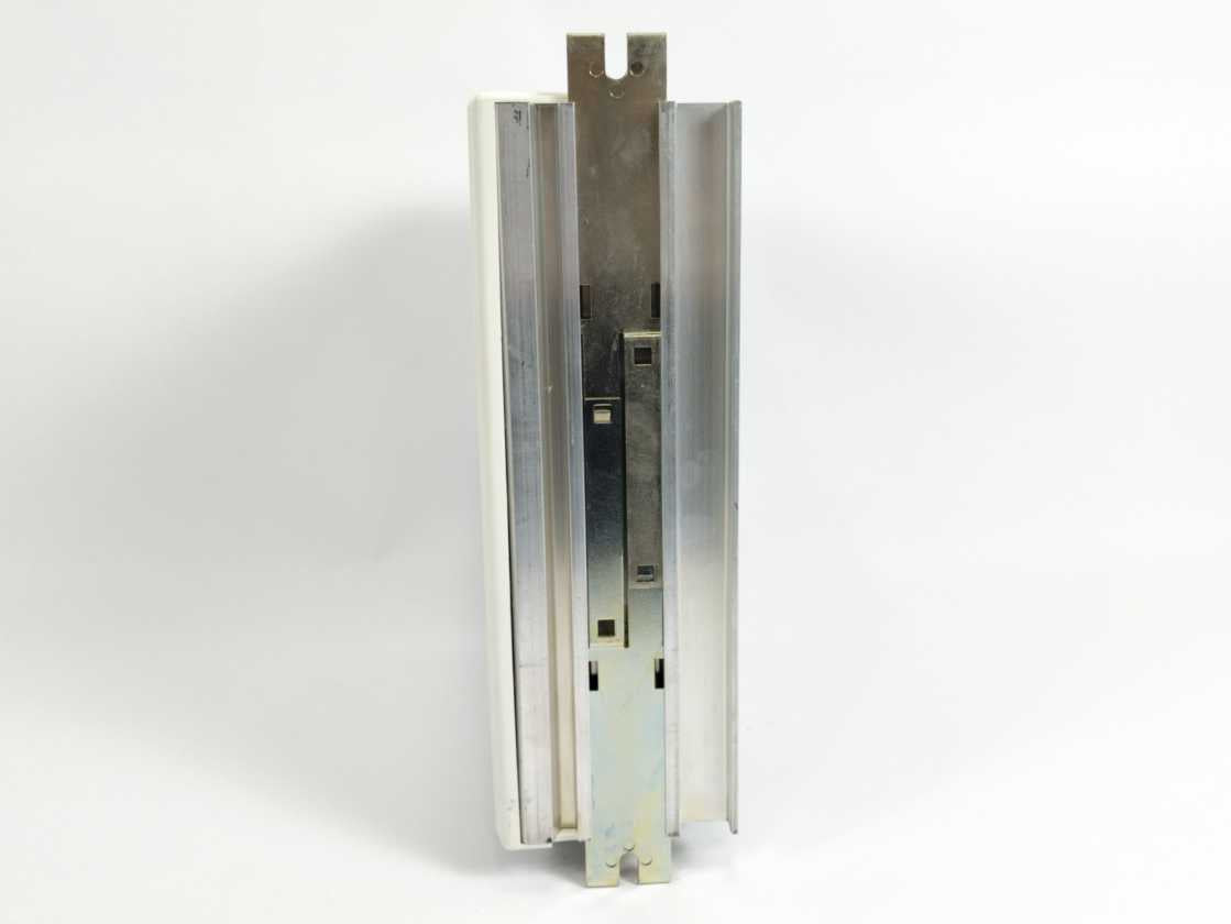 LENZE 33.8204_E 00356373, Inverter E220/240V, 20A, 50/60Hz