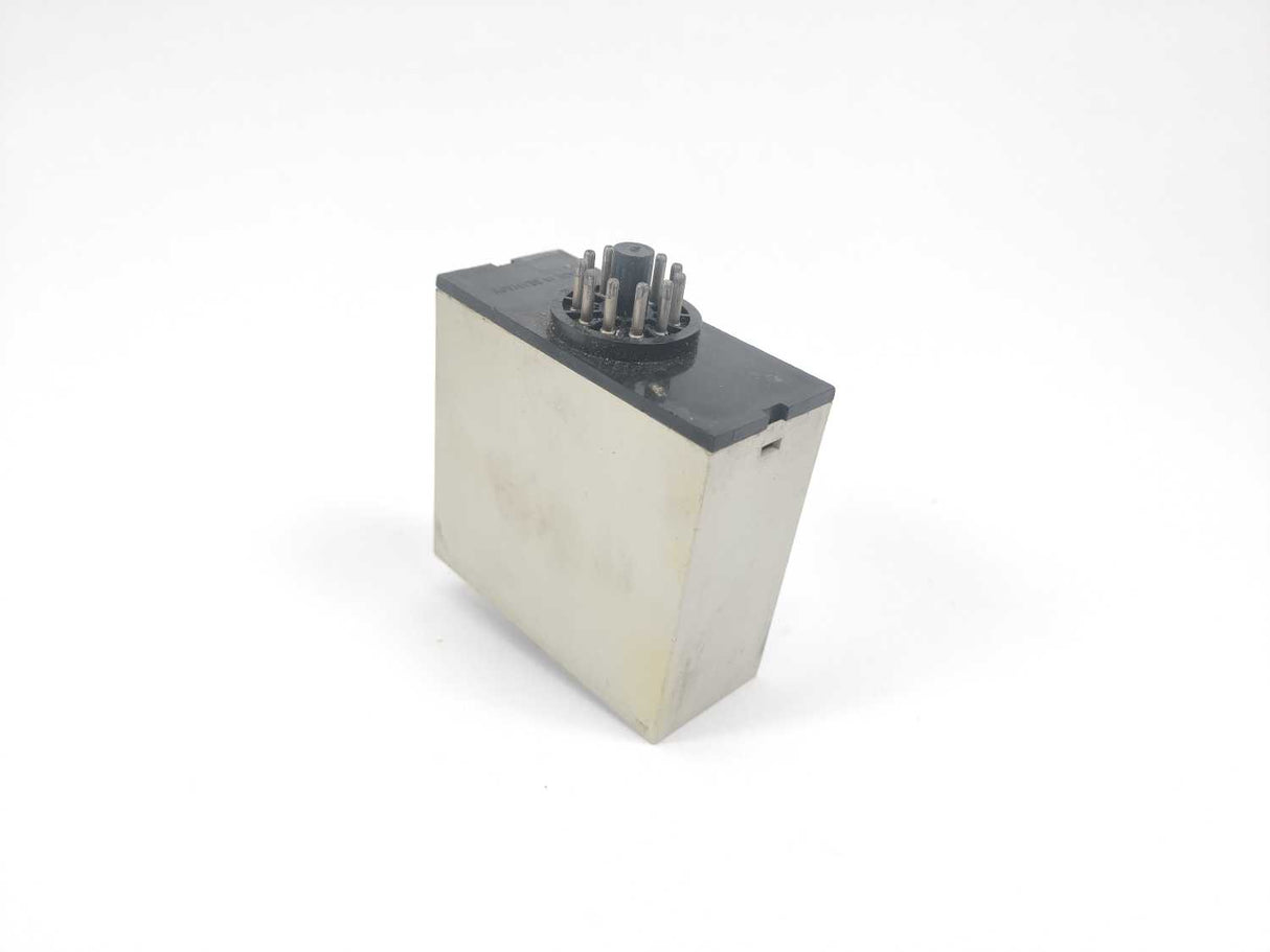 Electromatic SB 245 220 Interval On Operate. 3-60 min.