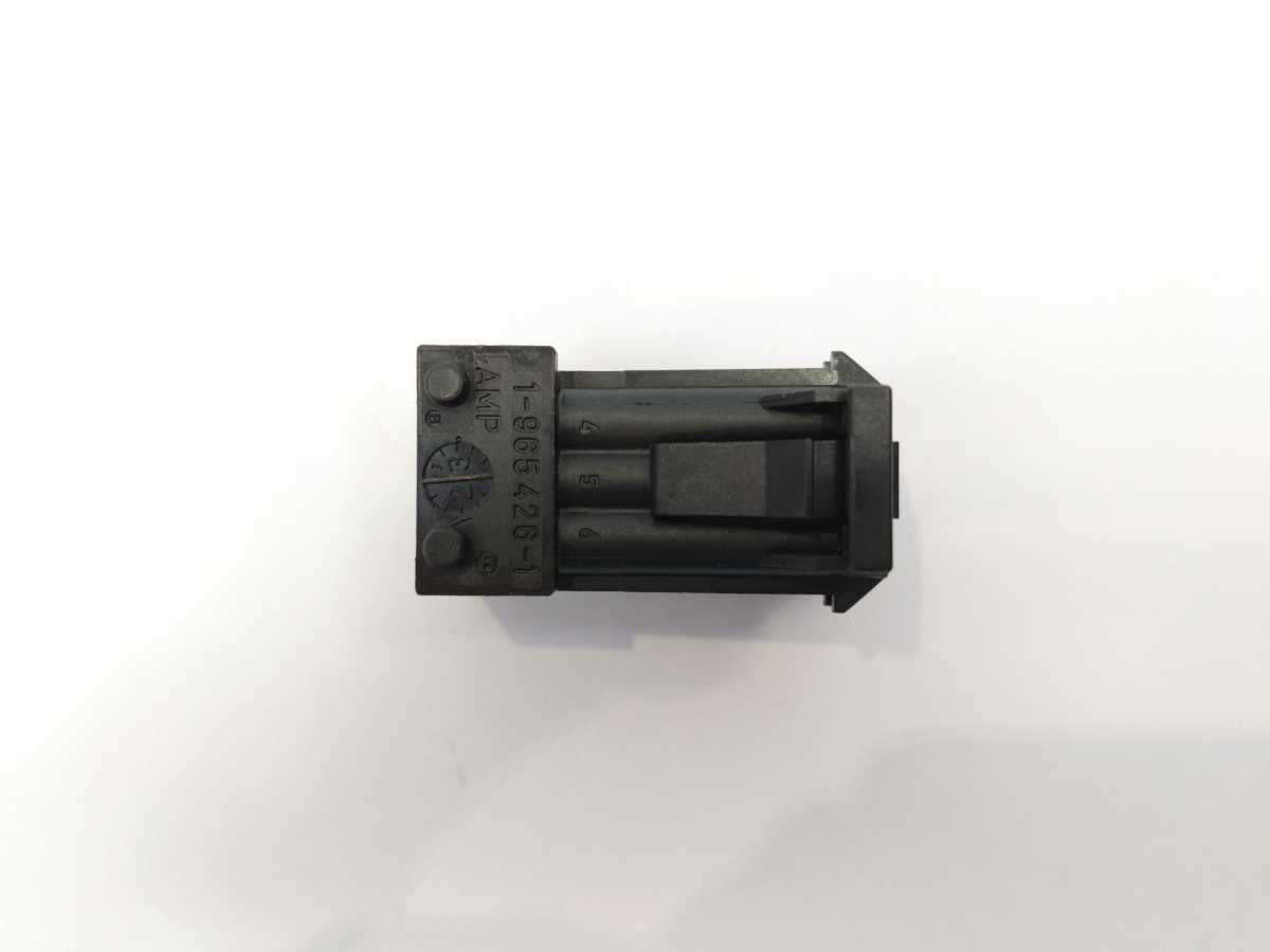 TE Connectivity 1-965426-1 Connector Housing 6 Ways 6 pcs.