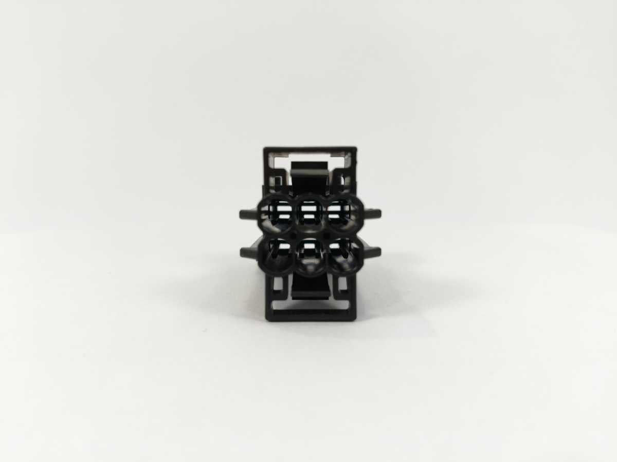 TE Connectivity 1-965426-1 Connector Housing 6 Ways 6 pcs.