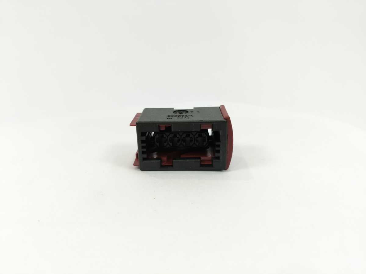 TE Connectivity 4113619 Connector Housing 5 Pcs. Batch