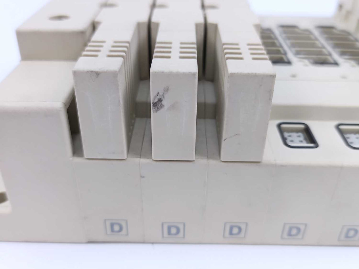 SMC SS5V2-W10S10D-06D-C6 Port Solenoid Valve