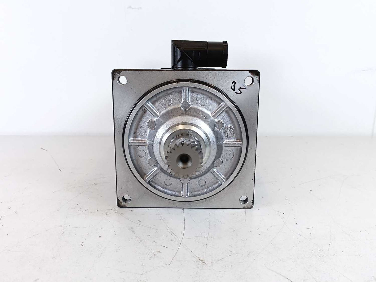 LENZE MDSKSRS071-33 15003433 4.6kW 325V 10A 12.3Nm Servo Motor