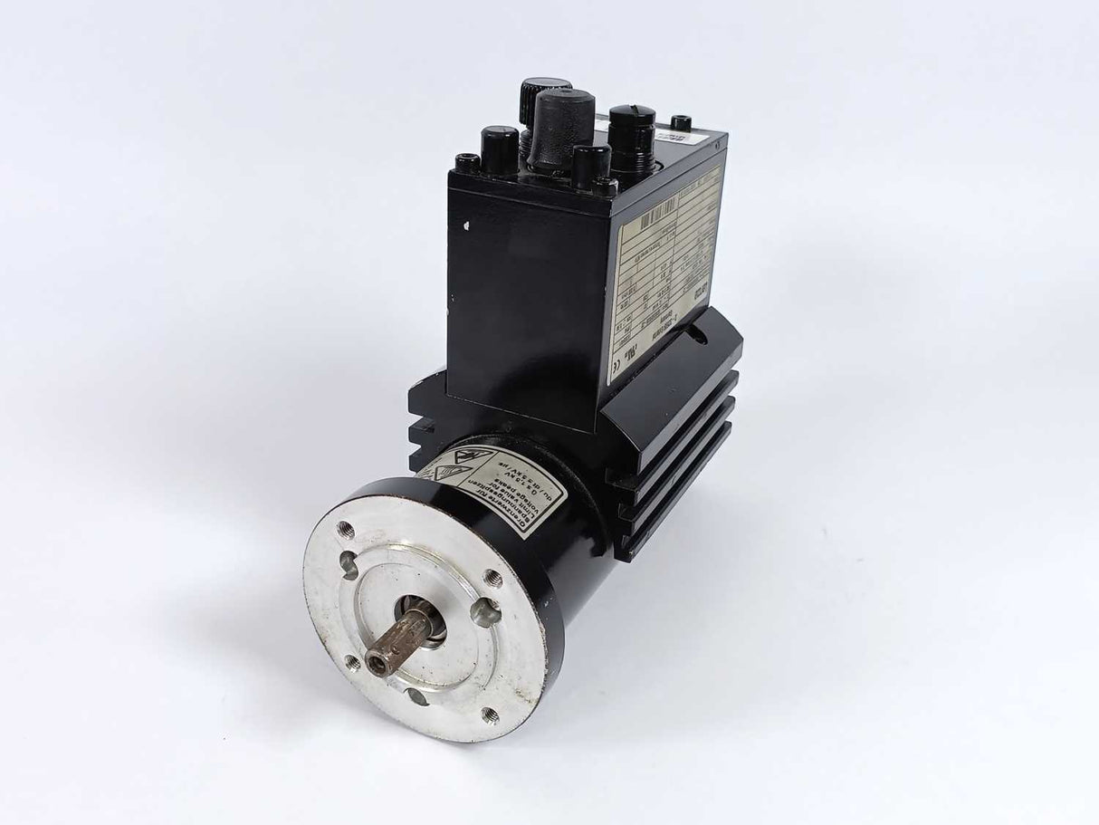 LENZE SDSGSSR035-22 Motor 0,14kW 0,45Nm 42VDC 5A