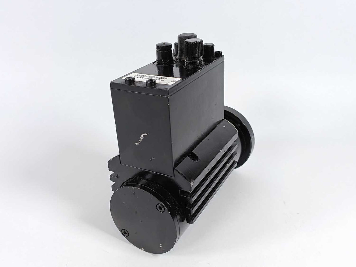 LENZE SDSGSSR035-22 Motor 0,14kW 0,45Nm 42VDC 5A