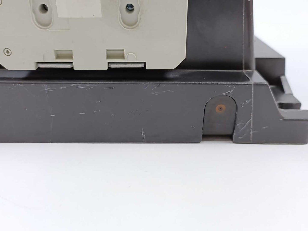 Siemens 3TF5222-0AP6 Contactor w/ 240V 60Hz/220V 50Hz Coil