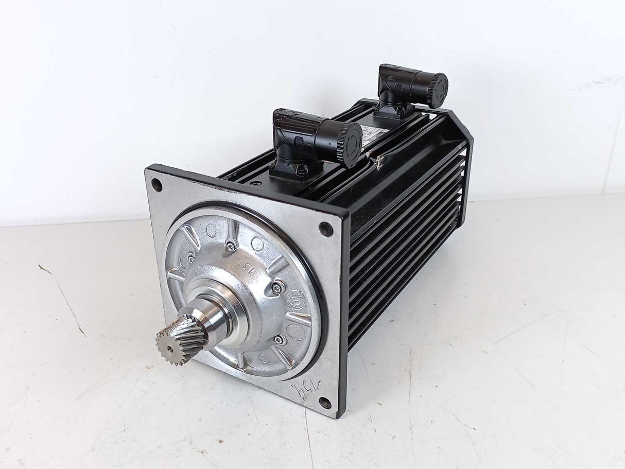 LENZE MDSKSBS071-13 15003607 Servo Motor, 325V, 8.3Nm, 185Hz, 3700 1/min