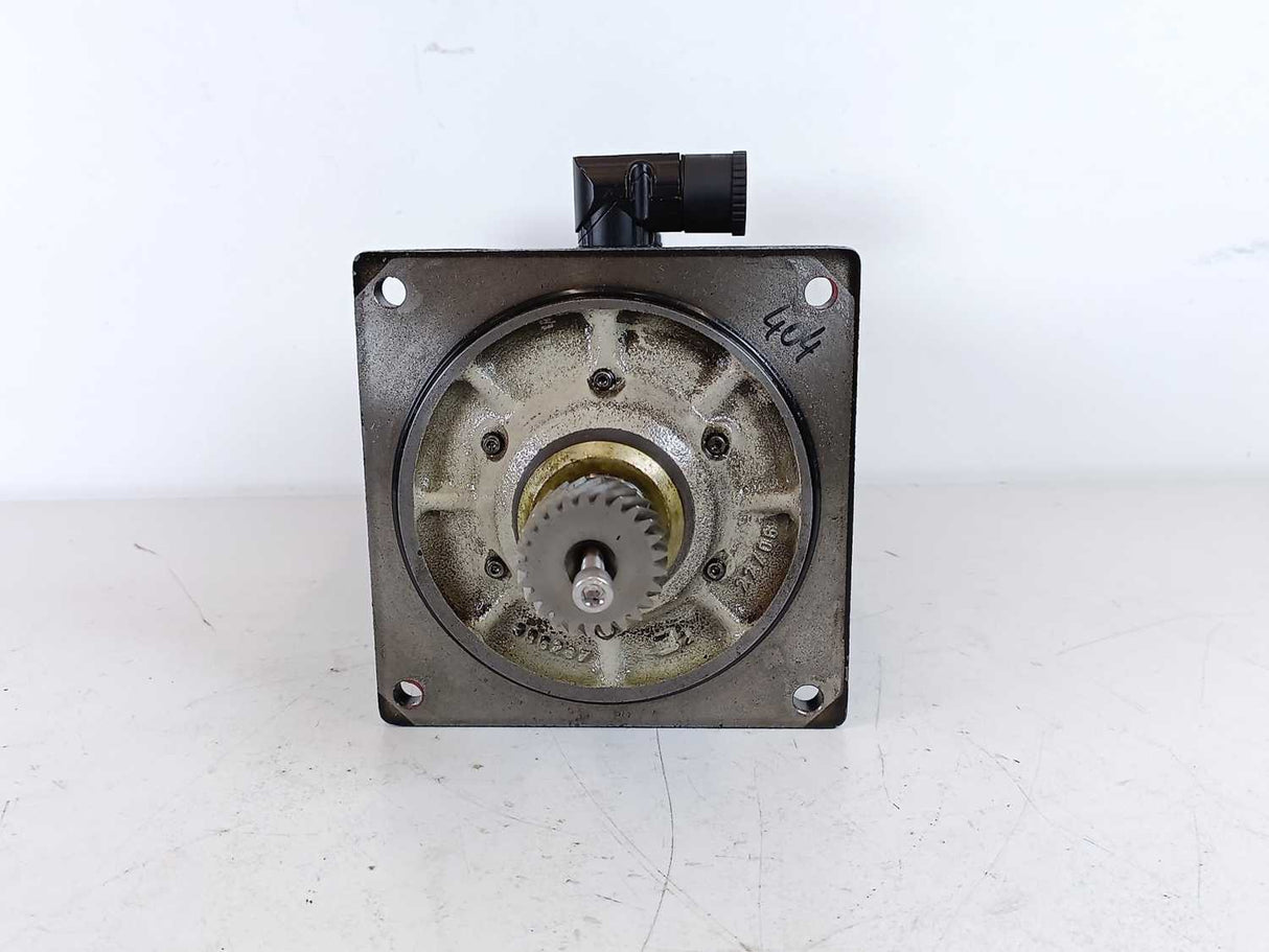 LENZE MDSKSBS071-13 15003607 Servo Motor, 325V, 8.3Nm, 185Hz, 3700 1/min