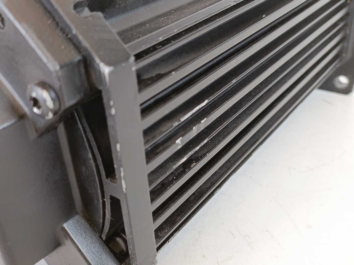 LENZE MDSKSBS071-13 15003607 Servo Motor, 325V, 8.3Nm, 185Hz, 3700 1/min