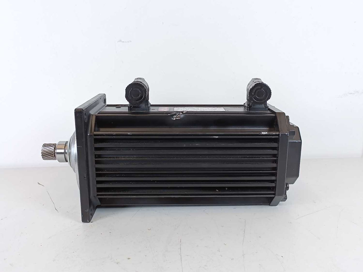 LENZE MDSKSBS071-13 15003607 Servo Motor, 325V, 8.3Nm, 185Hz, 3700 1/min