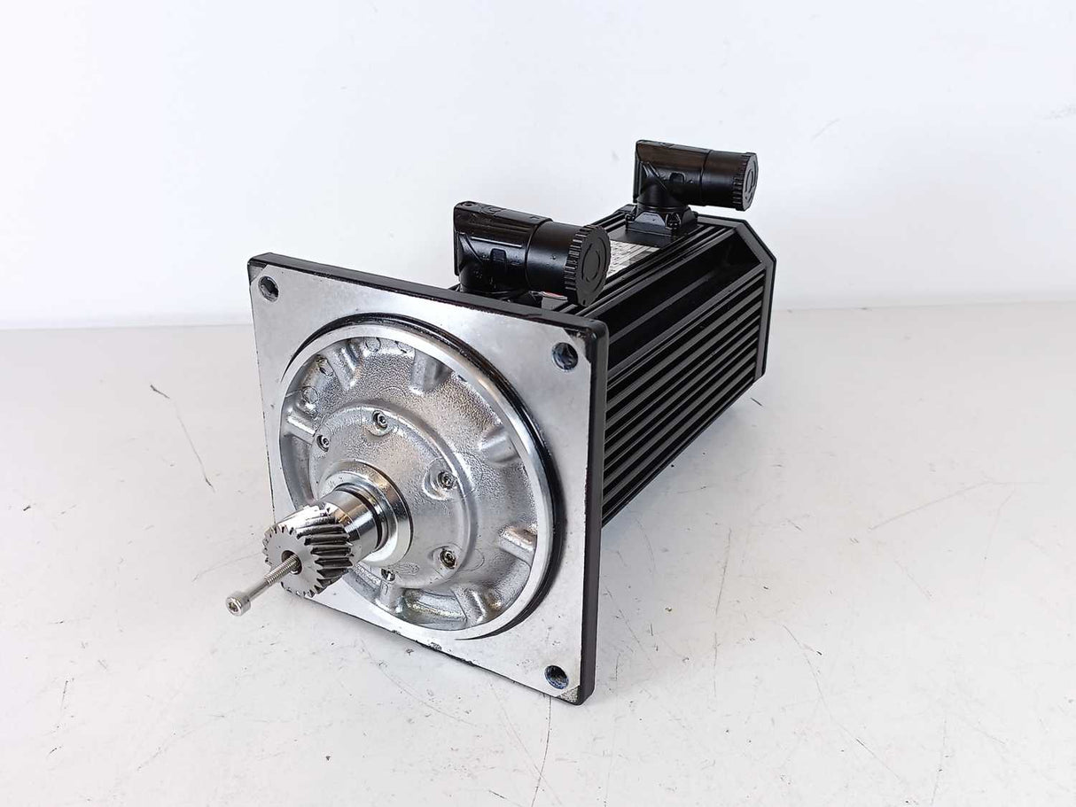 LENZE MDSKSBS056-33 15550949 Servo Motor 325V, 4.2Nm, 200Hz