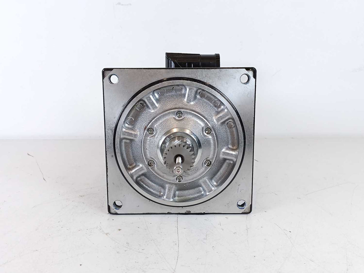 LENZE MDSKSBS056-33 15550949 Servo Motor 325V, 4.2Nm, 200Hz