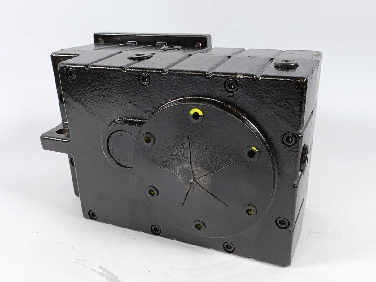 LENZE GFL05-2SHCR071C13 Gearbox i=7,040, 57Nm, 525,6 r/min (185Hz)