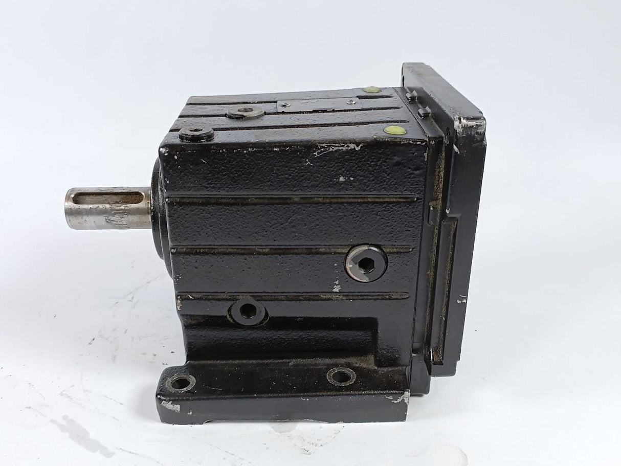 LENZE GST05-2SVBR071C13 Gearbox i=4.053, 33Nm, 185Hz