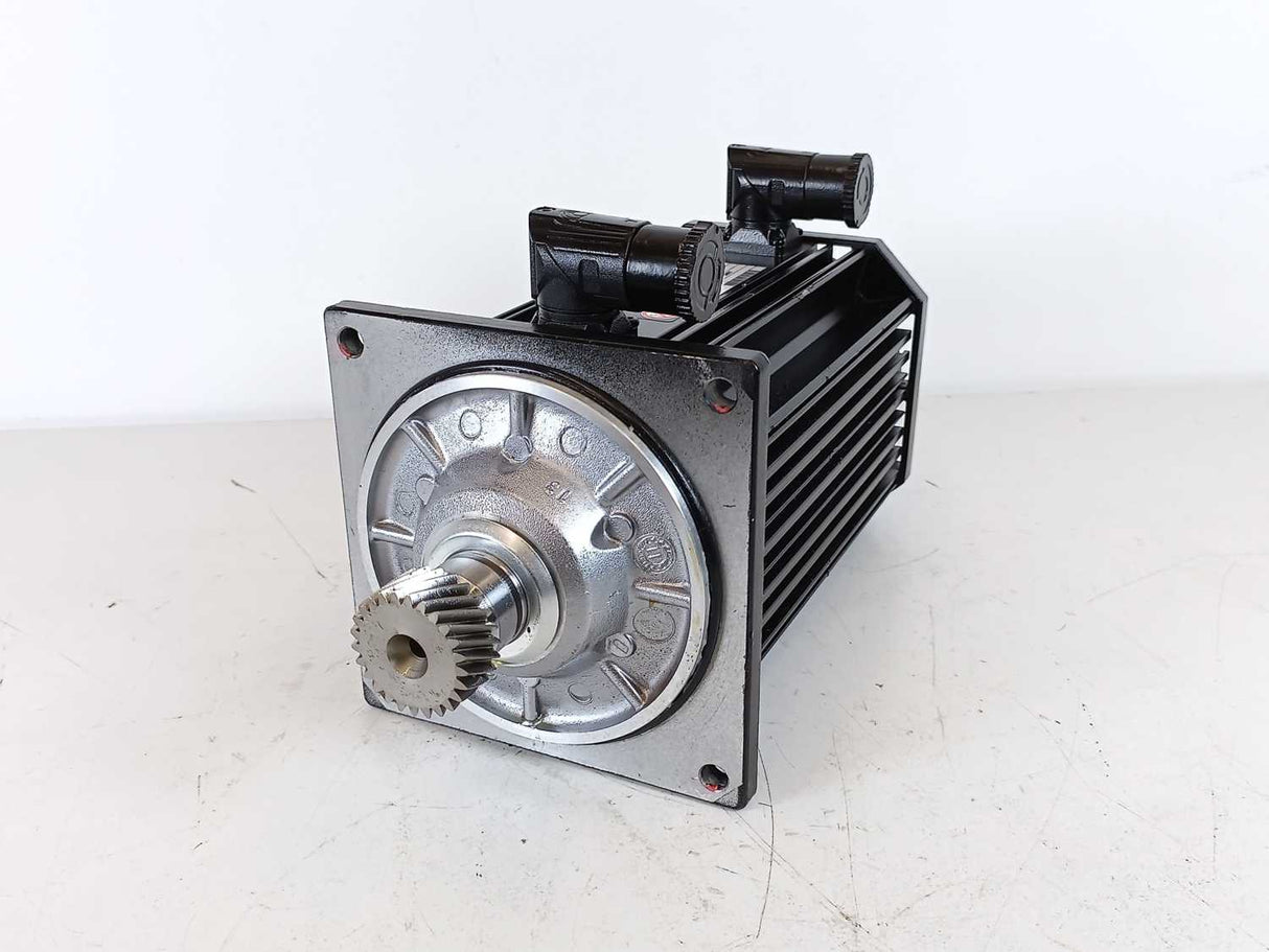 LENZE MDSKSRS071-13 Servo Motor 325V, 8.3Nm, 185Hz