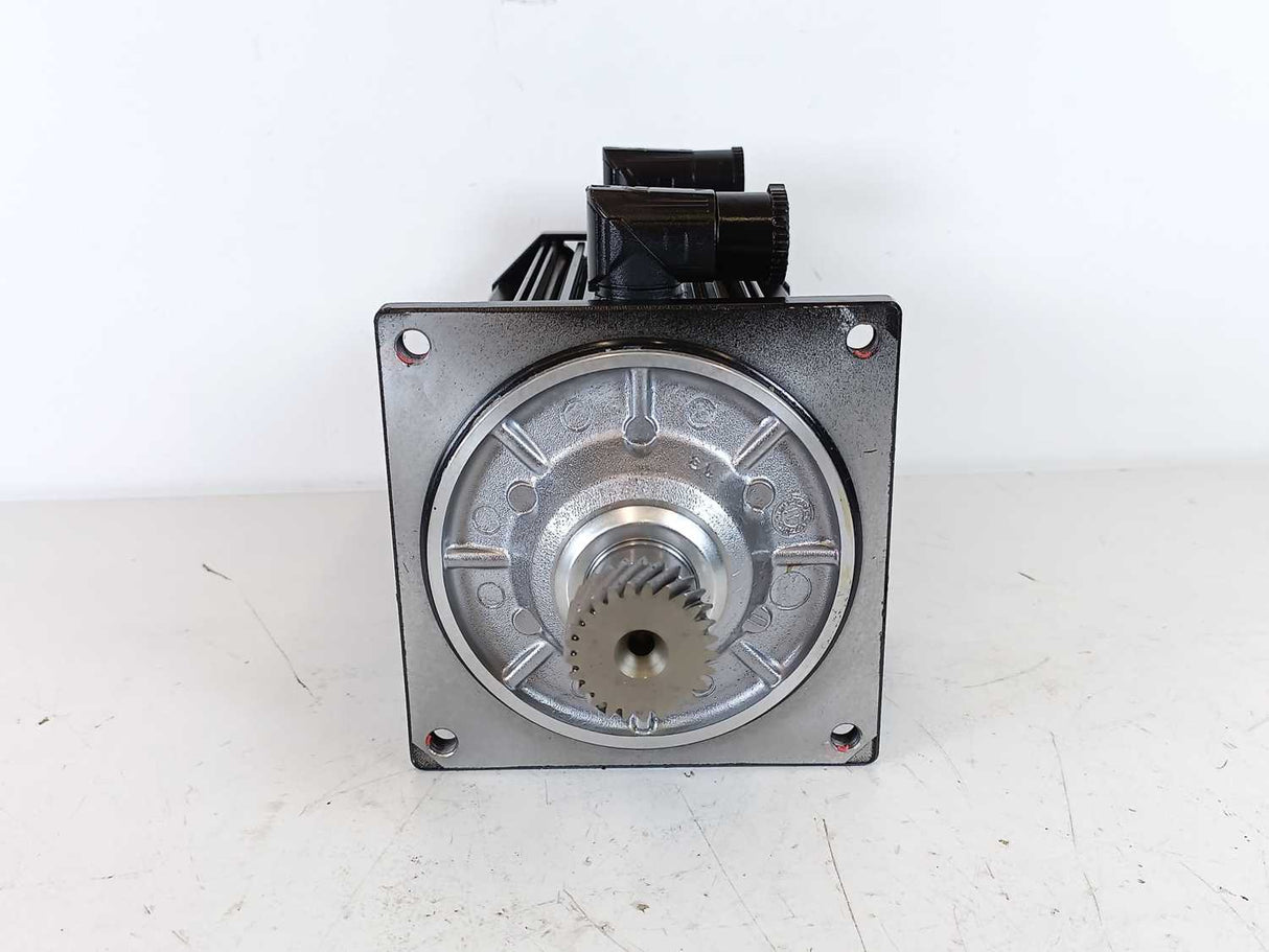 LENZE MDSKSRS071-13 Servo Motor 325V, 8.3Nm, 185Hz