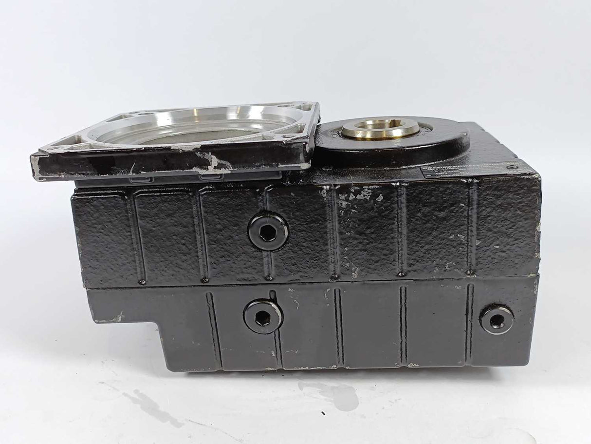 LENZE GFL05-2SHCR056C33 Gearbox i=17,920, 73Nm, 223,2 r/min (200Hz)