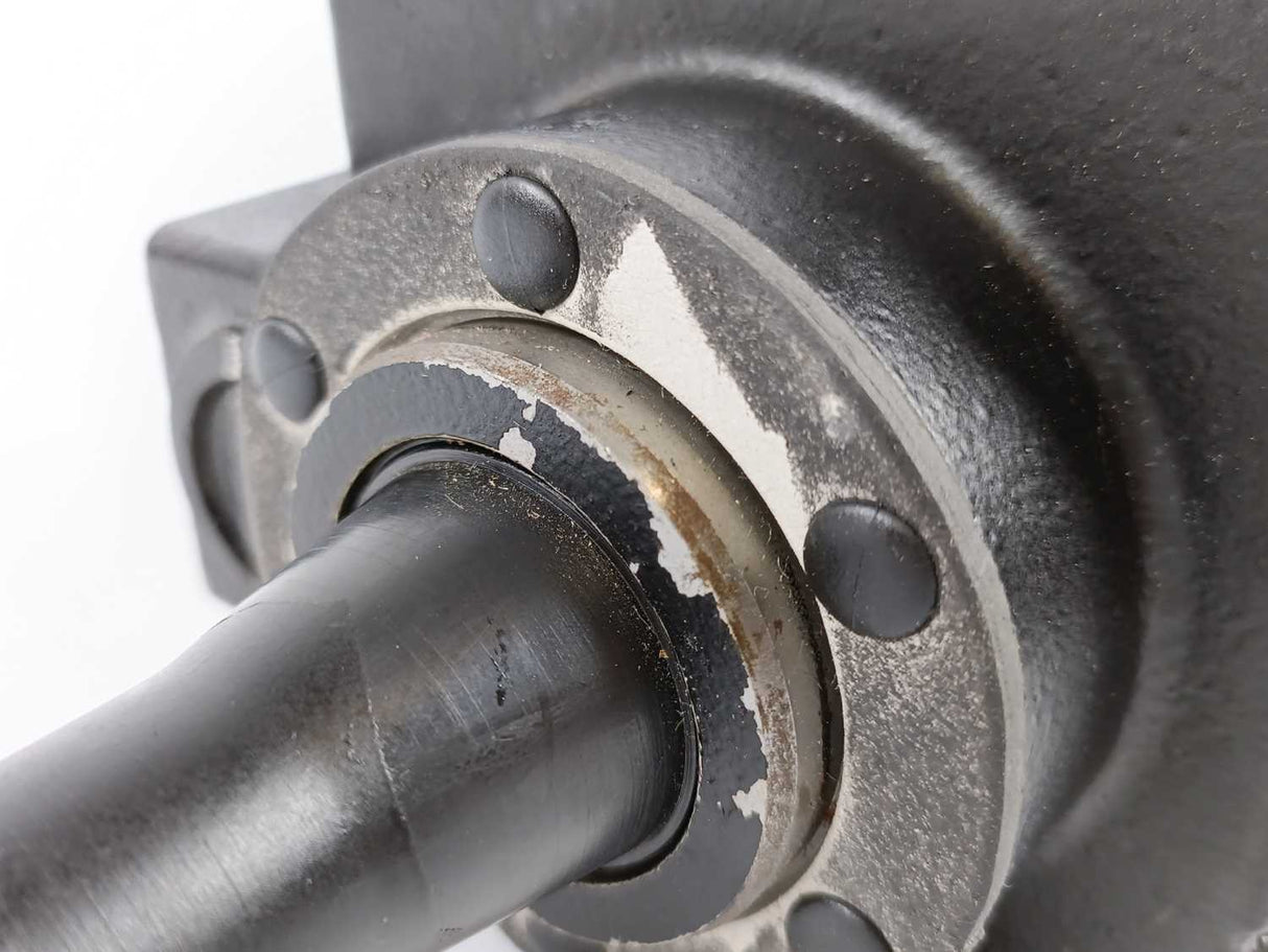 LENZE GST04-2SVCR056C33 Gearbox i=5.850, 24Nm, 200Hz, 683,7 r/min