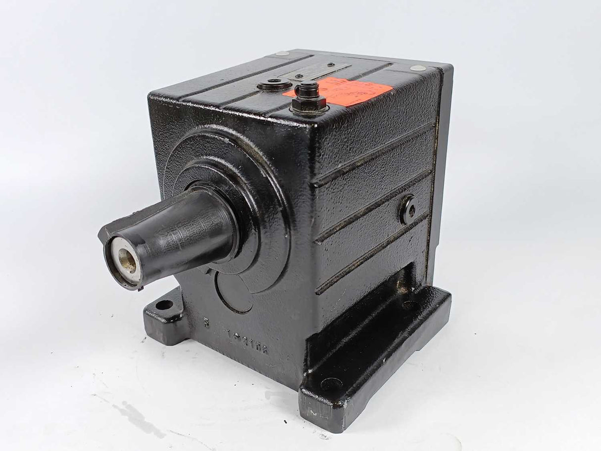 LENZE GST06-2SVBR071C13 Gearbox i=4.053, 33Nm, 185Hz