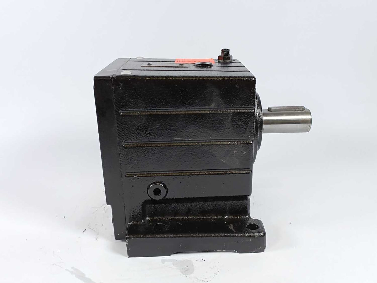 LENZE GST06-2SVBR071C13 Gearbox i=4.053, 33Nm, 185Hz