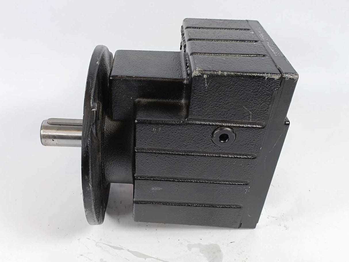 LENZE GST04-2SVCR056C33 Gearbox i=5.850, 24Nm, 200Hz, 683,7 r/min