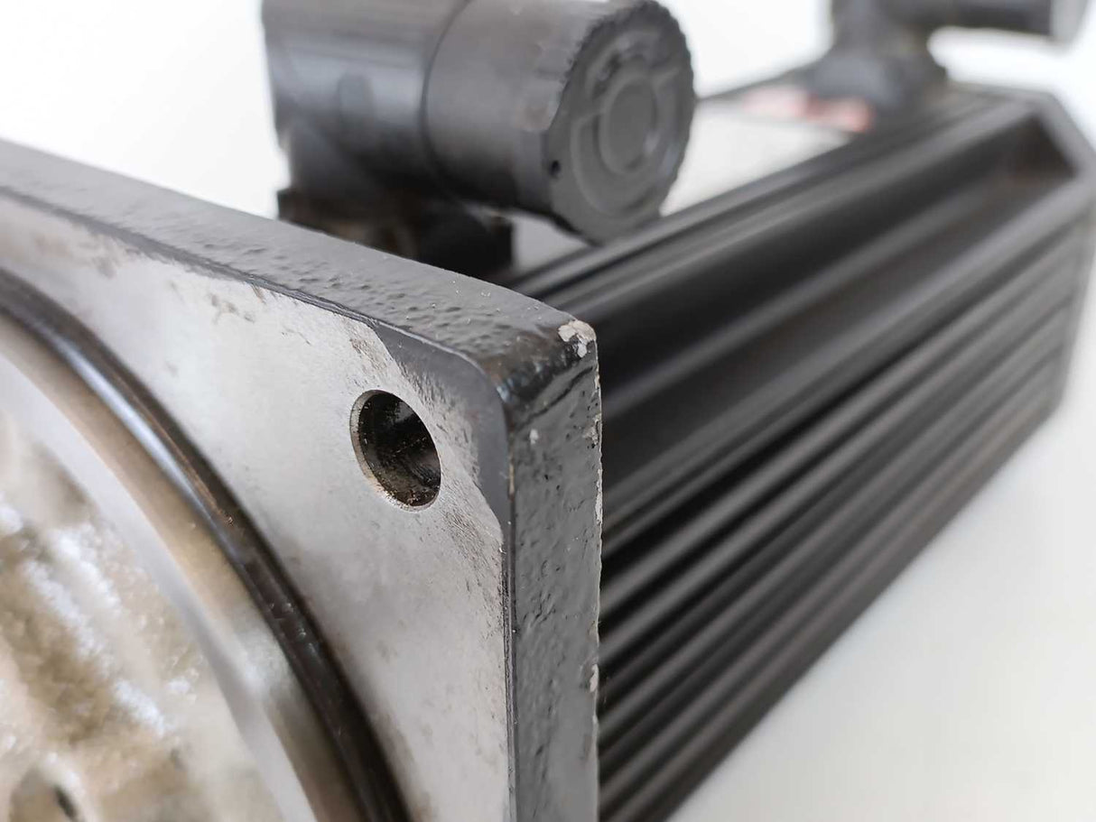 LENZE MDSKSBS056-33 4890247 Servo Motor 325V, 4.2Nm, 200Hz