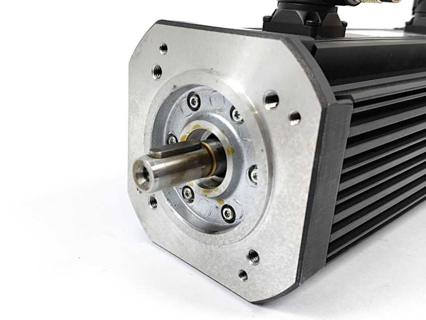 LENZE MDSKSB056-33 15002902 325V 3.6A 1.8kW Servo Motor