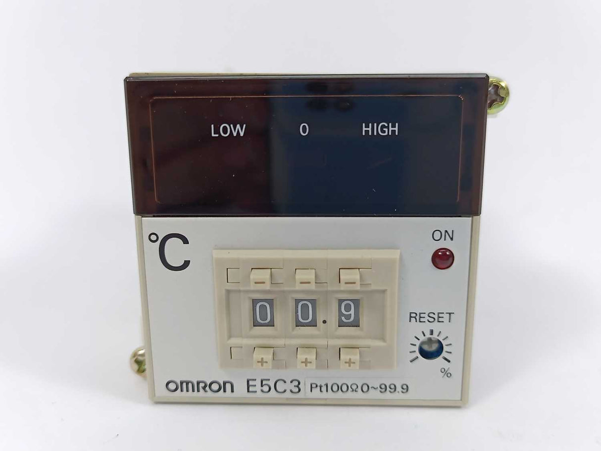 OMRON E5C3-WR 40P Temperature Controller 100/110VAC, 50/60Hz, 2VA