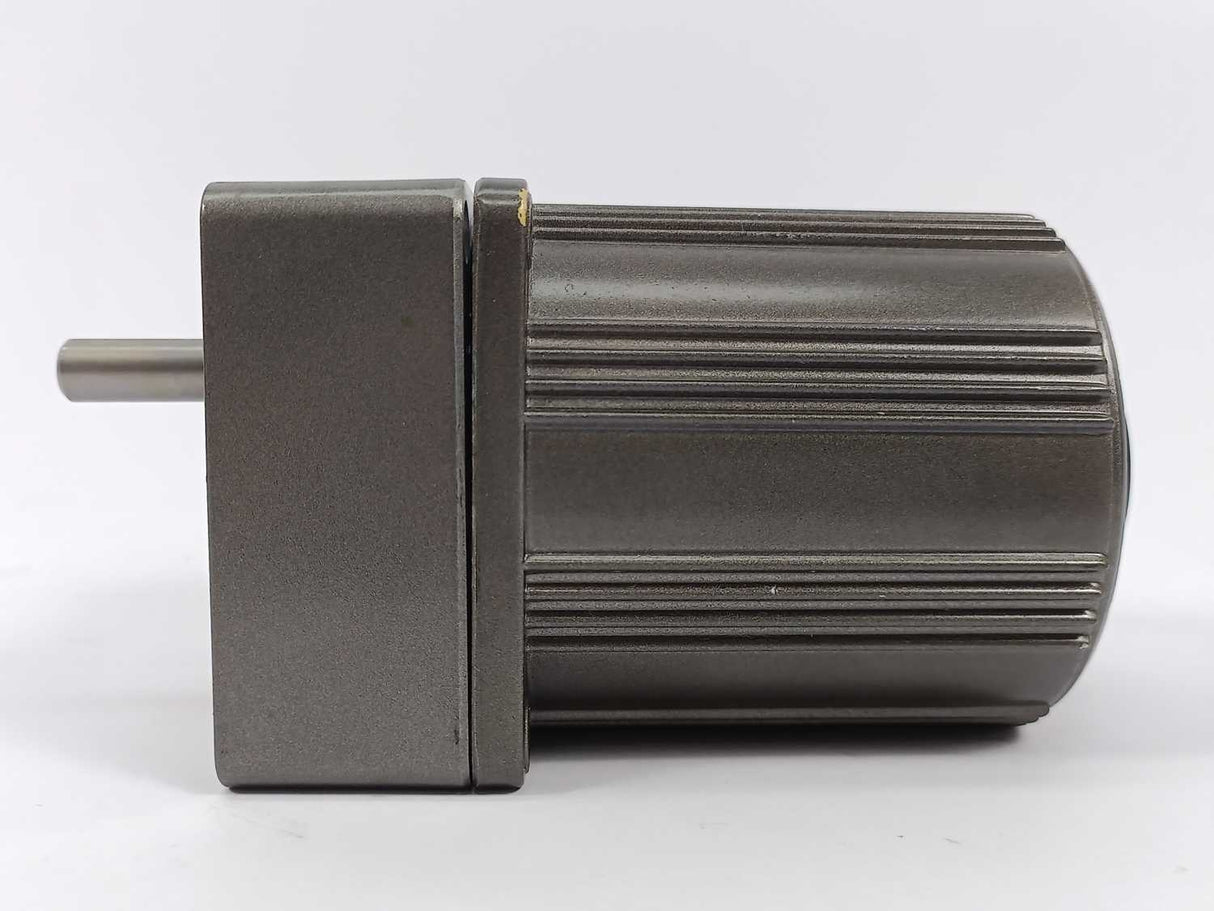 Panasonic M8RA25GV4L AC Servo Motor 100V 50Hz 0.6A / 100V 60Hz 0.65A